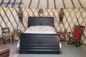 Rufus III Yurt on the river - Image 2