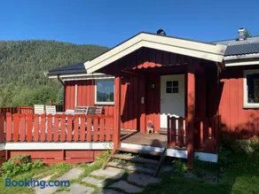 Feriehus med utsikt til fjord og fjell - Image 2