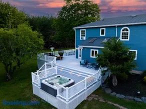 Lux estate! Hot tub, 8 acres, firepit, game room, private pond, EV, lots of privacy, 10 mins to town - Image 1