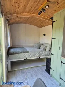 Clissmann Farm Shepherds Hut - Image 5