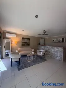 Glen Eden Retreat Ground Floor in a shared property - Image 1