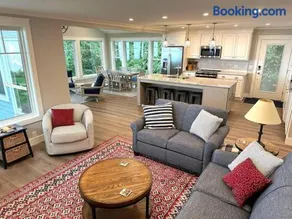 The Blue Bungalow, Seneca Lake - Image 3