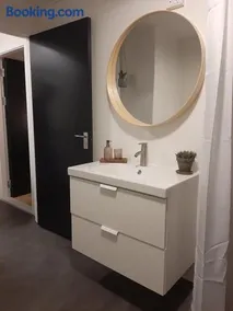 Mini-lejlighed med køkken - deler bad og toilet med nabolejlighed 2 - Image 2