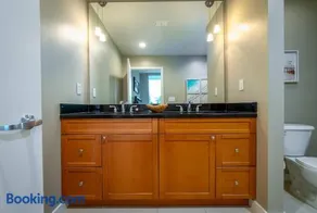 Stunning & Luxurious 2Bed 2Bath Open floor plan - Image 2