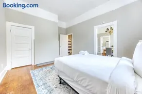 Near Parks Downtown & Riverwalk Midtown Muse Sleeps 14 - Image 2