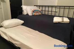 Sleeps 16 Ideal For Groups 12 Beds Pittsburgh - Image 5