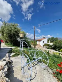 Iliana's Bungalow - Image 3