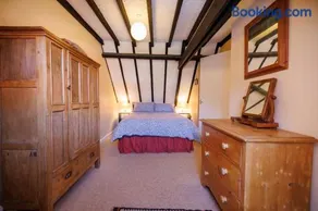 Holiday Cottage - 4 bedrooms - Image 1
