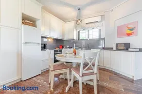 Calypso - Sea View Apartment in Nea Makri - Image 3