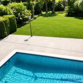 Luxury Villa in Girona with Indoor Pool & Garden Base for Costa Brava, France and Barcelona - Image 3