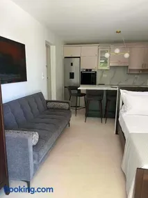 Yayas Family House - Image 2