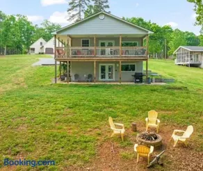 Dockside Dreamz- Lakefront duplex with dock and beach - sleeps 12 - Image 1