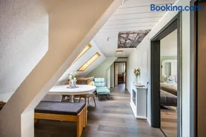 Charmant appartement de vacances adapté aux familles avec internet haut débit, barbecue et terrasse | Vue jardin - Image 3