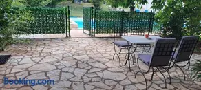 TourTour in the Loire Valley poolside Chalet - Image 3