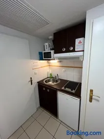 Apartment T1 Urbain Élégant in Idron - Image 2