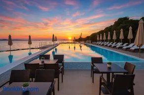 Sunny Resort apartment 1032 - Image 1