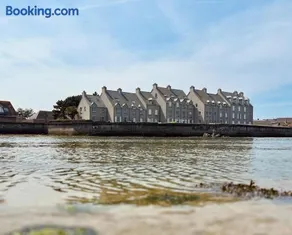 Les pieds dans l eau Home - Waterfront Stay - Image 1