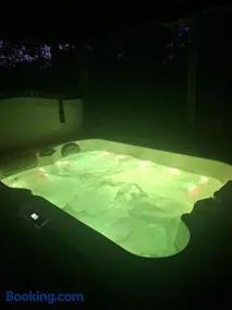 Bulle et jacuzzi privés sous les étoiles - Image 2