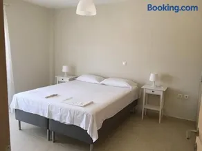 Apartment in Skala Fourkas - Image 2