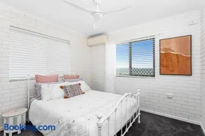 Sunrise Beachfront Getaway - Image 2