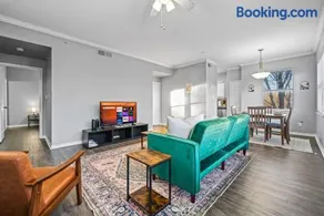 Luxe New Unit 2BR, 2BA Pool Access - Image 5