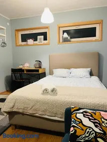 Cozy Blue Apartment - Image 2