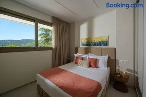 Homey Comfort and Elegance at Olive Grove! - Image 5