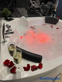 Atypical romantic room - Image 2