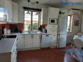 Villa och gårdshus i Visbys lugnaste kvarter - Image 1