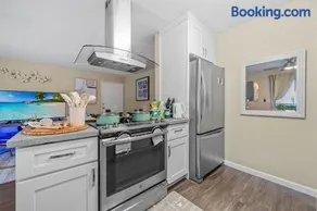 Entire Private Home with King Bed, 2 Parking, 2 Bedrooms 1 Bathroom, in Mira Mesa Available Now - Image 4