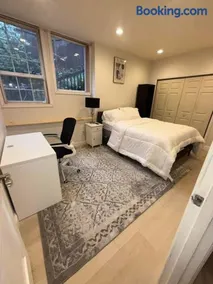 Urban Seattle 2br With Free Parking Near Downtown & Capitol Hill With Transit Access - Walkable To Madison Park Beach & Arboret - Image 3