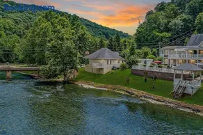 Jackson River Estate 3 dwellings on River w/ Pool sleeps 23 - Image 3