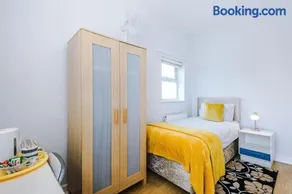 Single room, Salford, near Uni and Hospital - Image 1