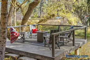 Quiet Waterfront Cottage on the Little Spokane River - Image 1