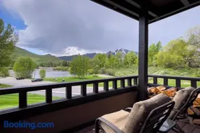 Spacious Wildflower Condo with Baldy Views - Image 1