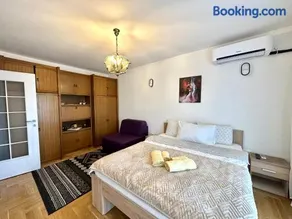 YellowHouse - Image 3