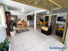 Casa espaçosa próxima ao centro - Image 3