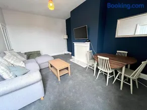 3 BDRM close to beach&city - Image 2