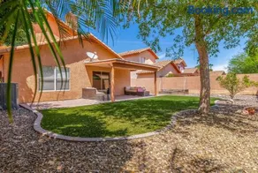 Desert Getaway Mountain Views and Backyard Lounge - Image 1
