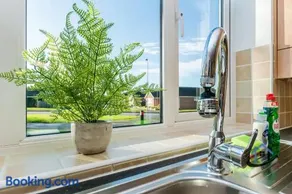 Davies House - Modern King Beds, free parking, wifi, Contractors. - Image 5