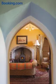 Anne's Grove Miniature Castle - Image 4