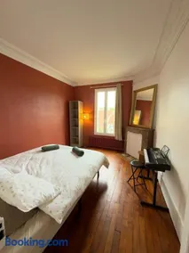 Charming apartment full of character near to Paris - Image 2
