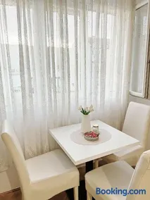 Gold Apartments - Image 2