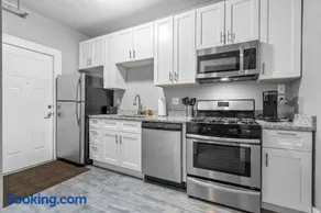 Navarre Apartments - Image 1