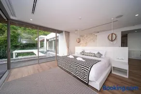 Seascape 6BR Prestige Villa Skyline Pool - Image 4