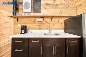 Cabin #7 One bedroom with Kitchenette - Image 4