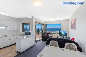 Dolphin Court 6 - Image 4