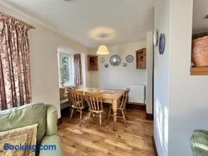Ground Floor 3 Bed Apartment Rural Devon Sleeps 6 - Image 3
