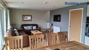 Peaceful relaxing home with leisure - Image 2
