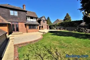 Summerhill Manor Retreat - 7 Bedroom House - Image 1